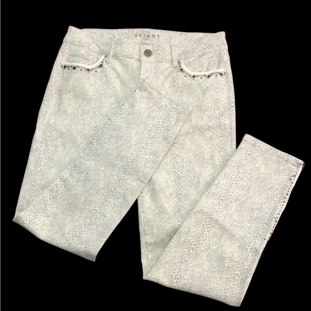White House Black Market Skinny Jean Snakeskin print ankle crop pants ✨